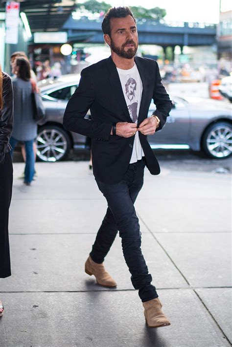 Justin Theroux's Epic NYC Boots & Blazer Combo Is A Winning 